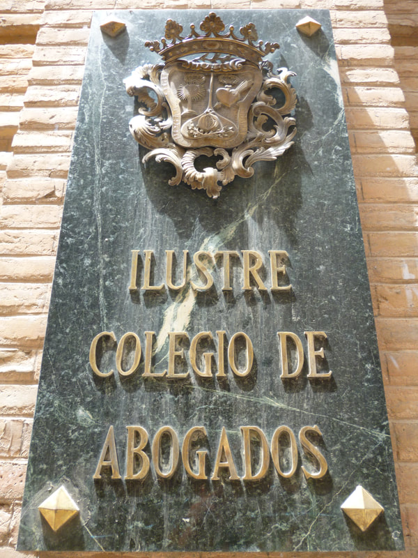 ¿Un colegio de abogados es un consumidor? [STS]